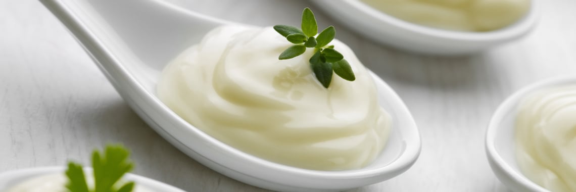 Mayonnaise on a spoon - Foodservice and Retail - AAK