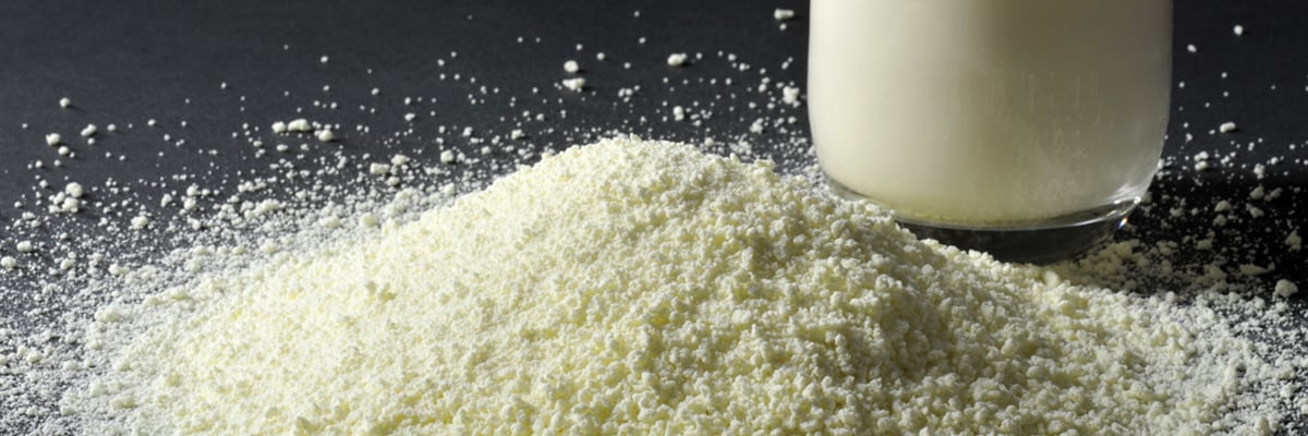 Mjölkpulver och ett glas mjölk - Mejeriprodukter och glass - AAK