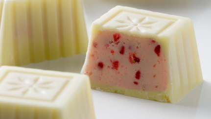 White chocolate with filling - Chocolate and Confectionery - AAK