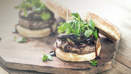 Ingredients for plant-based burgers using AAK's AkoPlanet