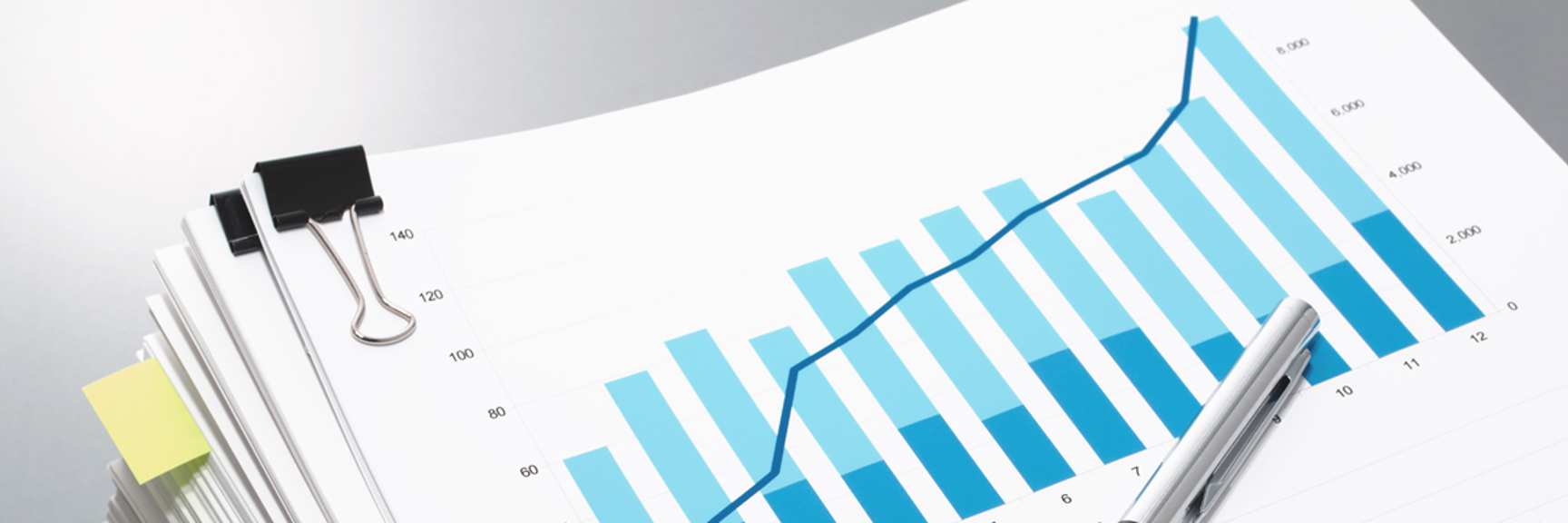 En hög med finansiella dokument - Investerare - AAK