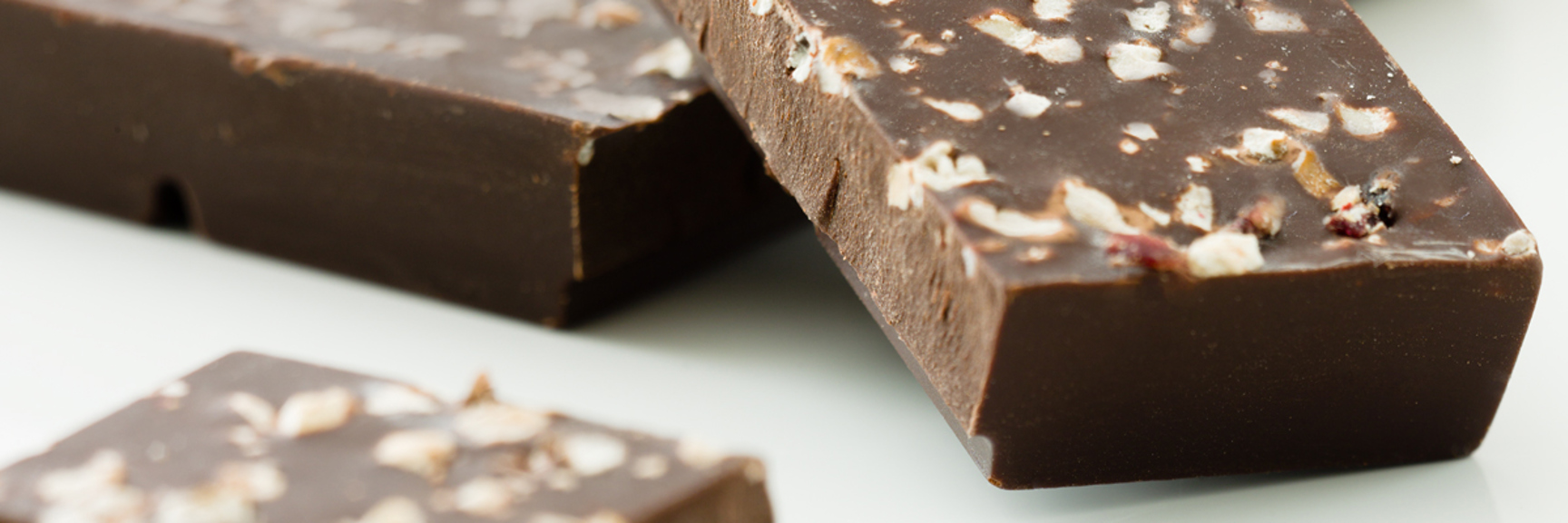 Nut-filled chocolate bar - Chocolate and Confectionery - AAK