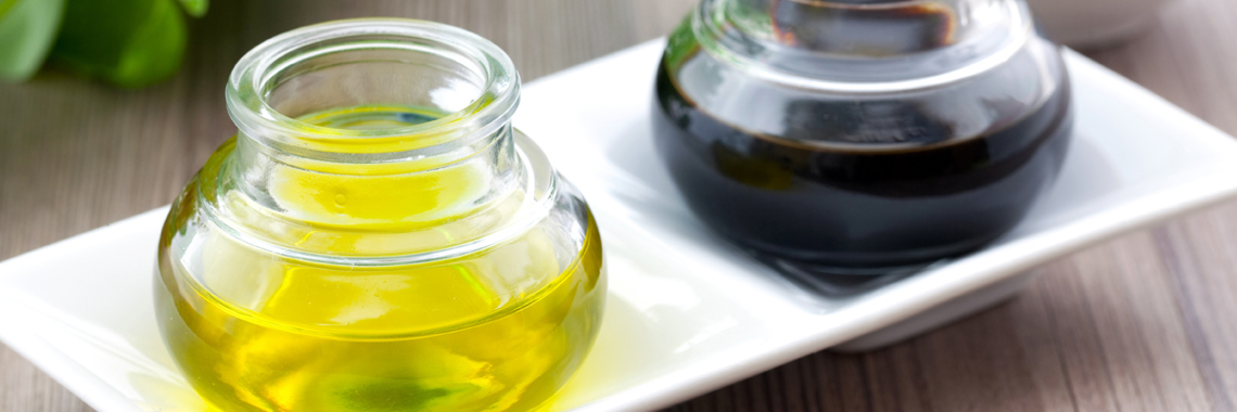 Two bottles of vegetable oil on a plate - Foodservice and Retail - AAK