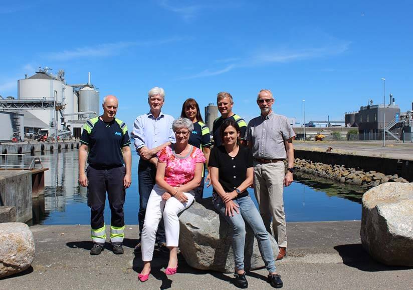 Siteledelsen hos AAK Denmark. Bagerst fra venstre Engineering Manager Henrik Wessmann, Controller John Barner Koustrup, EHS Manager Health & Safety Marian Kjærgaard, Plant Manager Dion Lysdal, Site Manager Palle Jensen. Forrest fra venstre HR Manager Helle Melgaard, Quality Assurance and Quality Control Manager Linda Bach Lindahl.